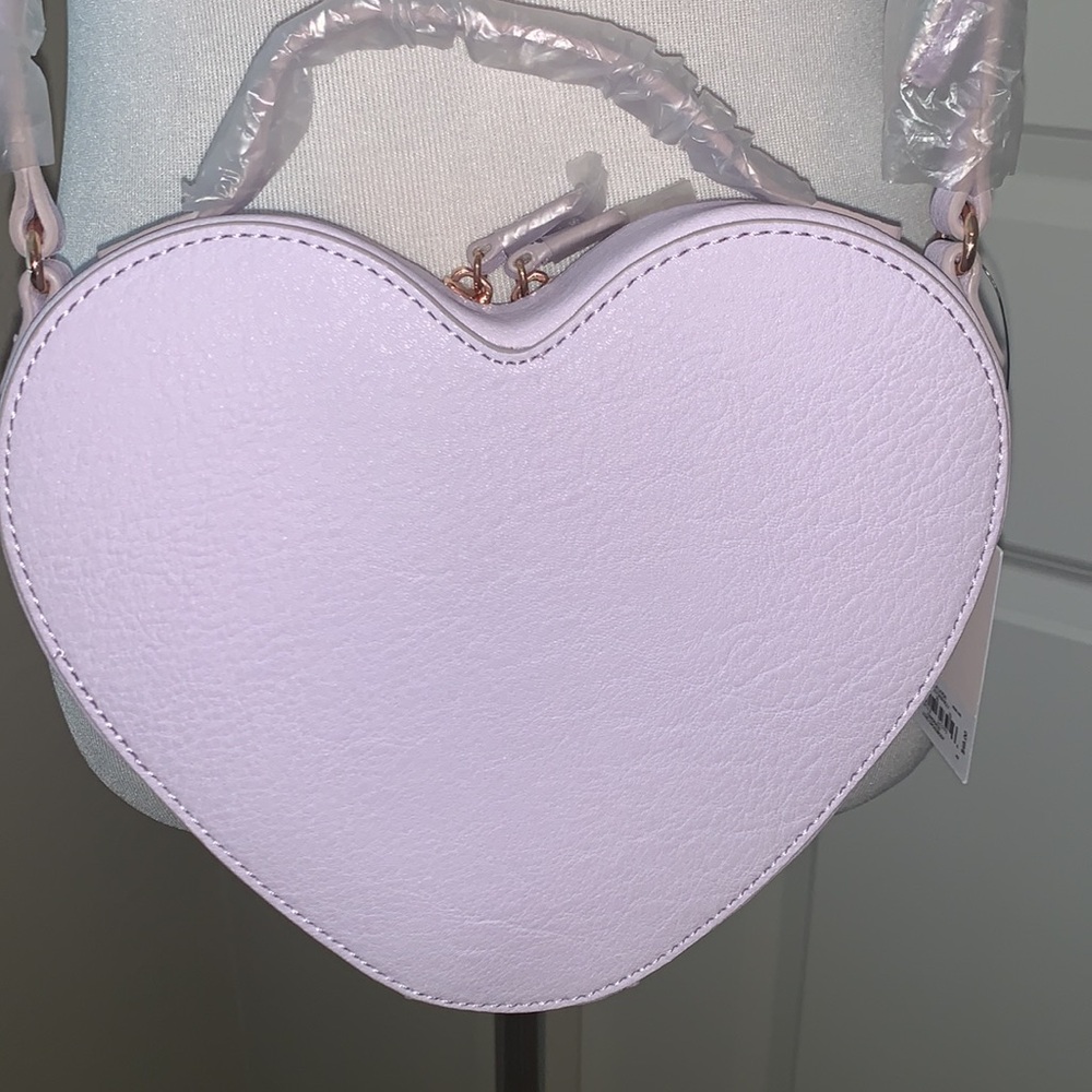 LAUREN CONRAD BRAND NEW WITH TAGS LILAC CROSSBODY HEART SHAPED BAG - Picture 7 of 10